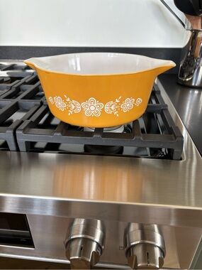 Vintage Pyrex Cinderella Casserole 2.5 Quart (Model 475) Butterfly Gold Yellow